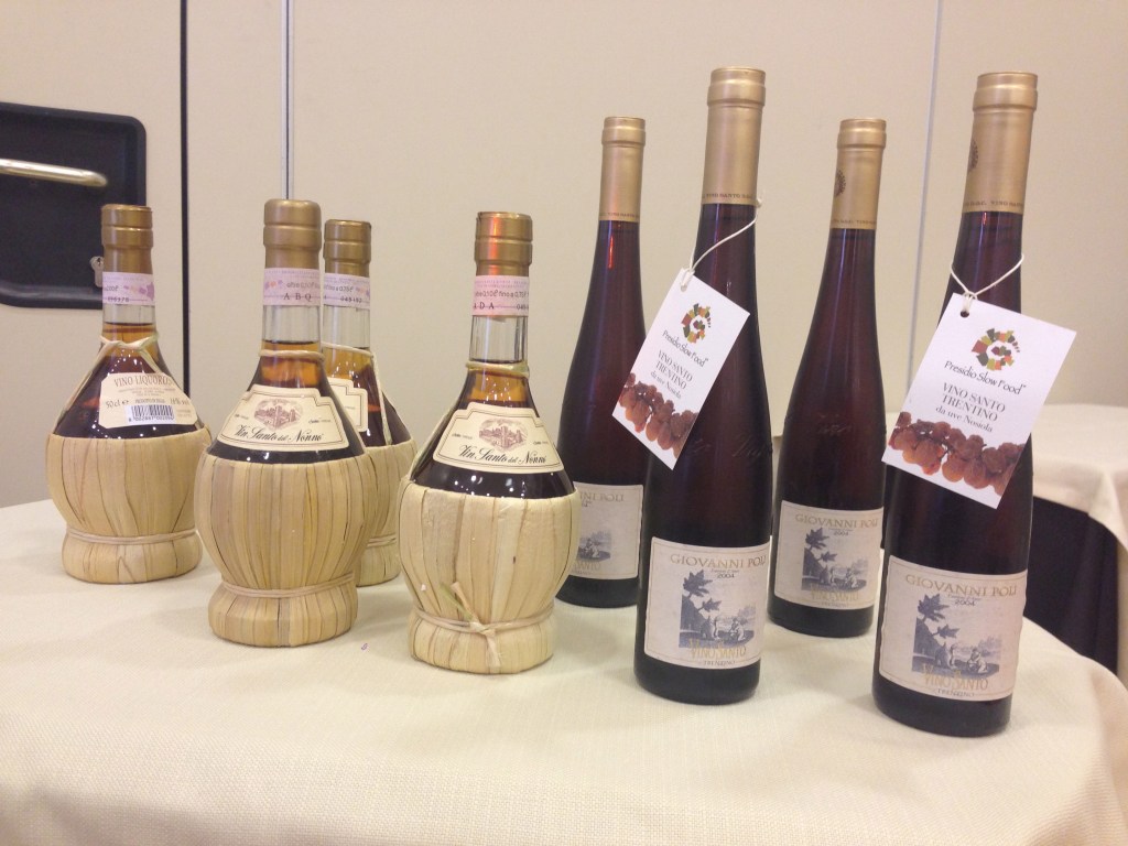 Vin Santo or Vino&nbsp;Santo?