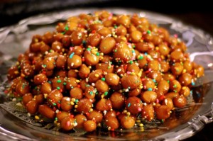 La-ricetta-degli-struffoli-da-preparare-in-casa-586x390
