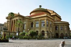 600px-Palermo-Teatro-Massimo-bjs2007-02